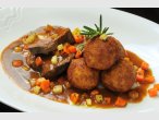 Leg of wild boar from K�ivokl�t served with rosehip sauce